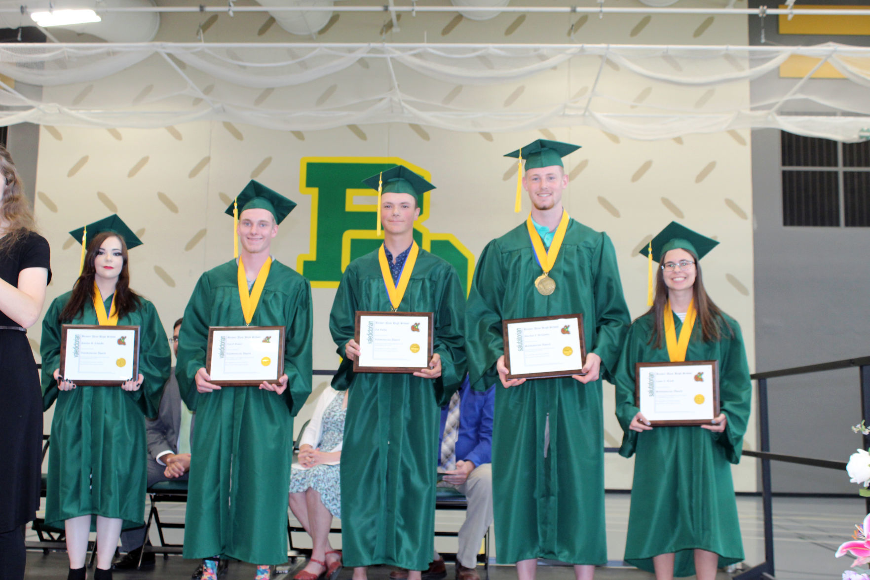 060219-ctzn-news-bd-grad036.jpg